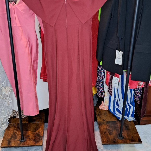 NWT Jarlo Elegant Off-Shoulder Burgundy Dress - Picture 5 of 6